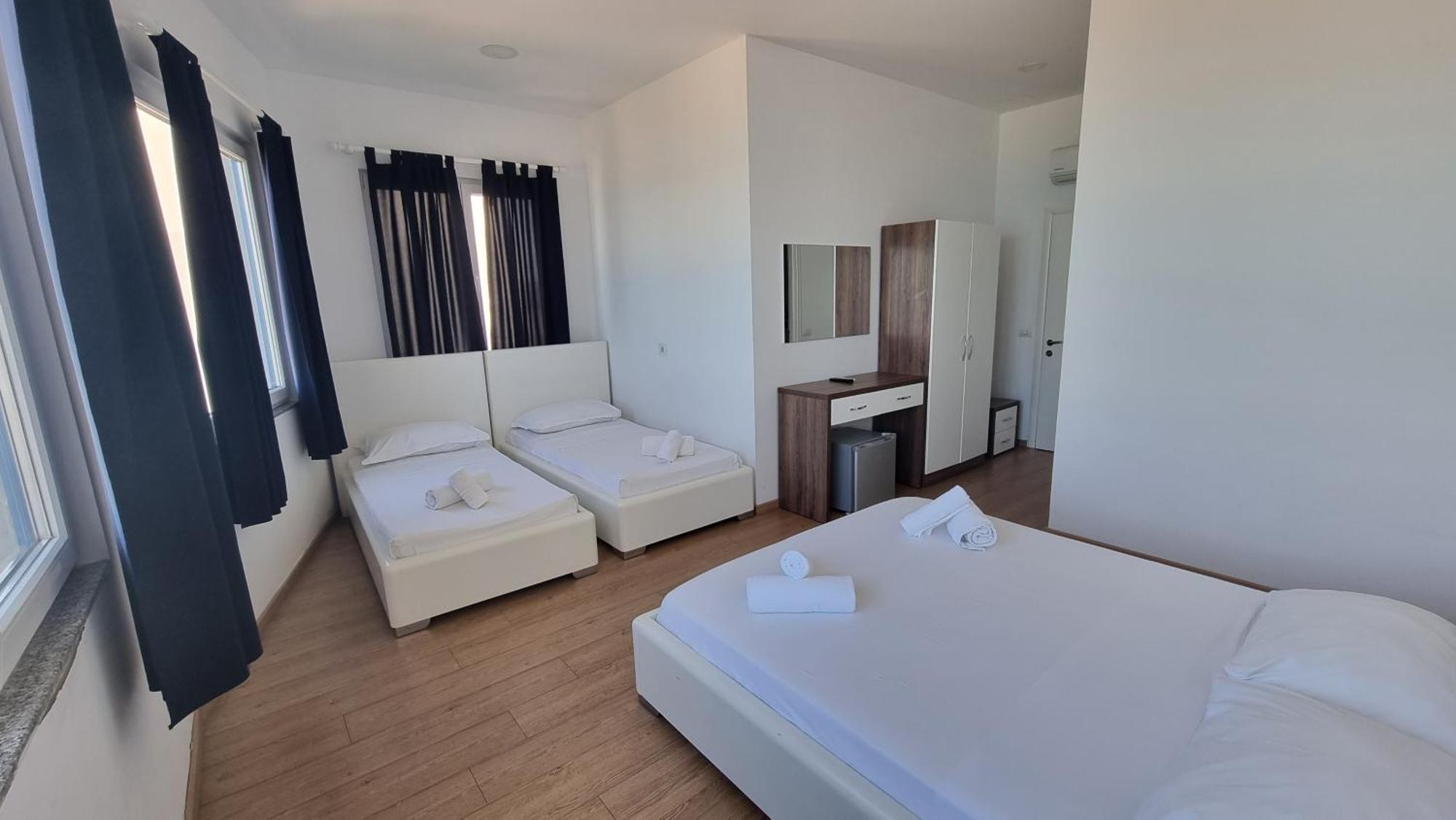 Blue Amr Hotel Shkallnur Luaran gambar