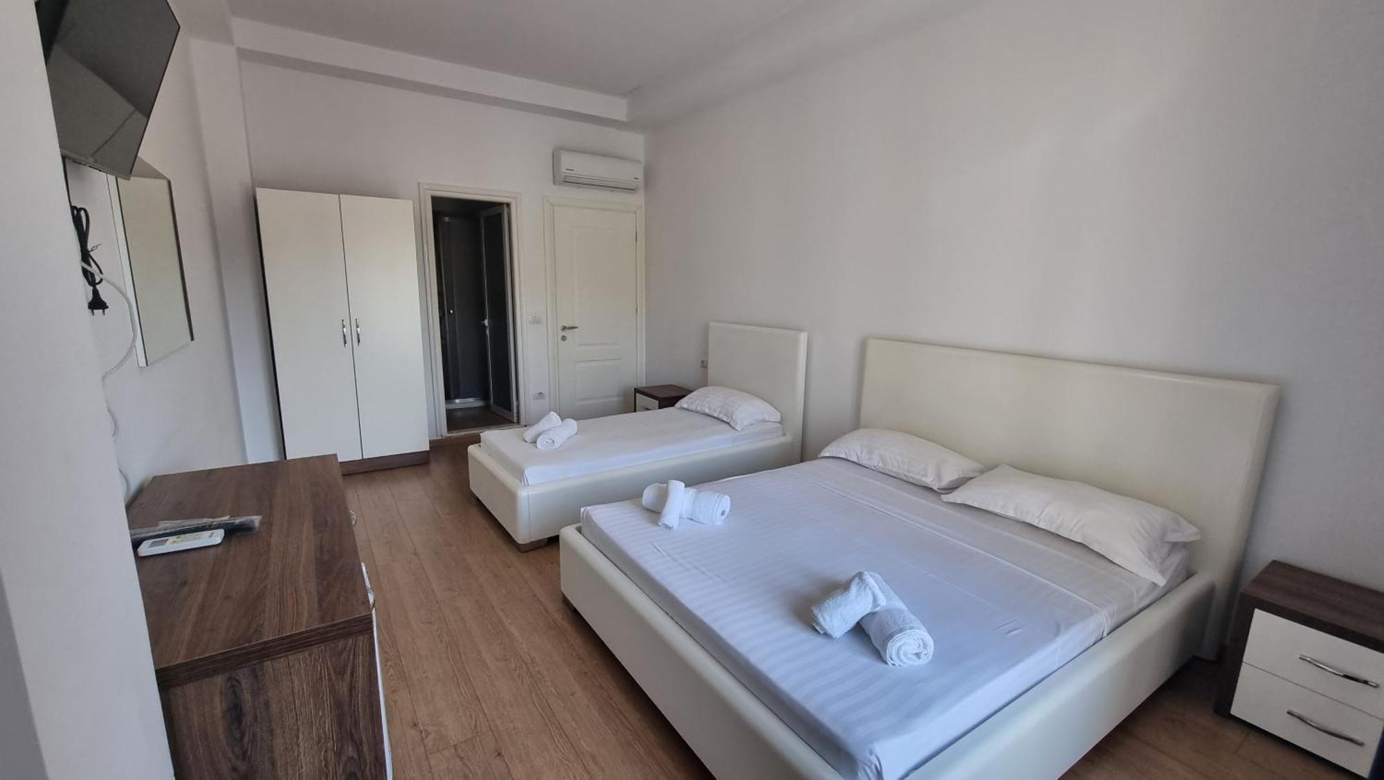 Blue Amr Hotel Shkallnur Luaran gambar