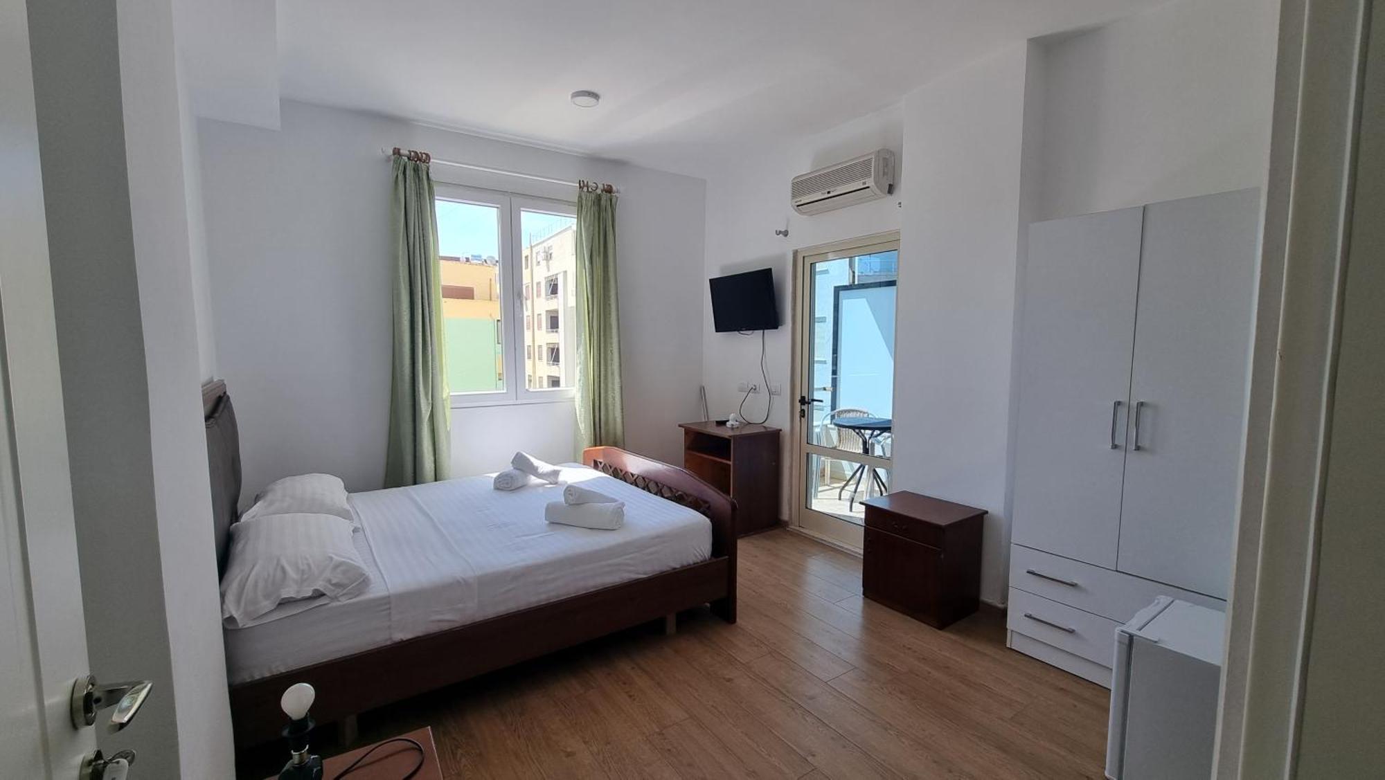 Blue Amr Hotel Shkallnur Luaran gambar