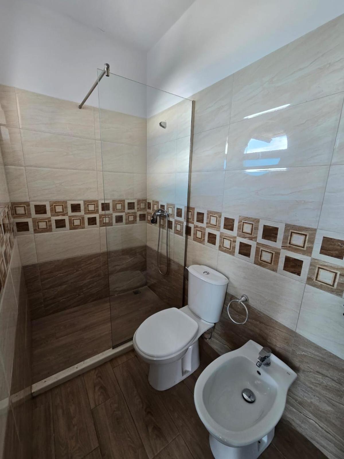Blue Amr Hotel Shkallnur Luaran gambar