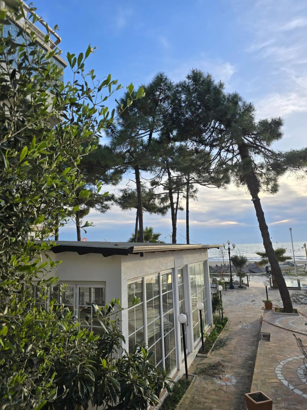 Blue Amr Hotel Shkallnur Luaran gambar