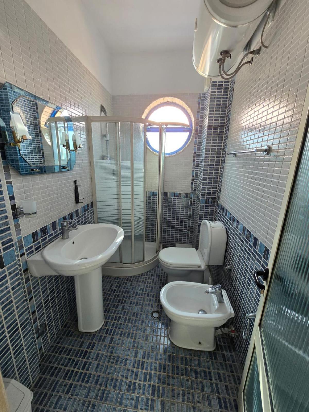 Blue Amr Hotel Shkallnur Luaran gambar