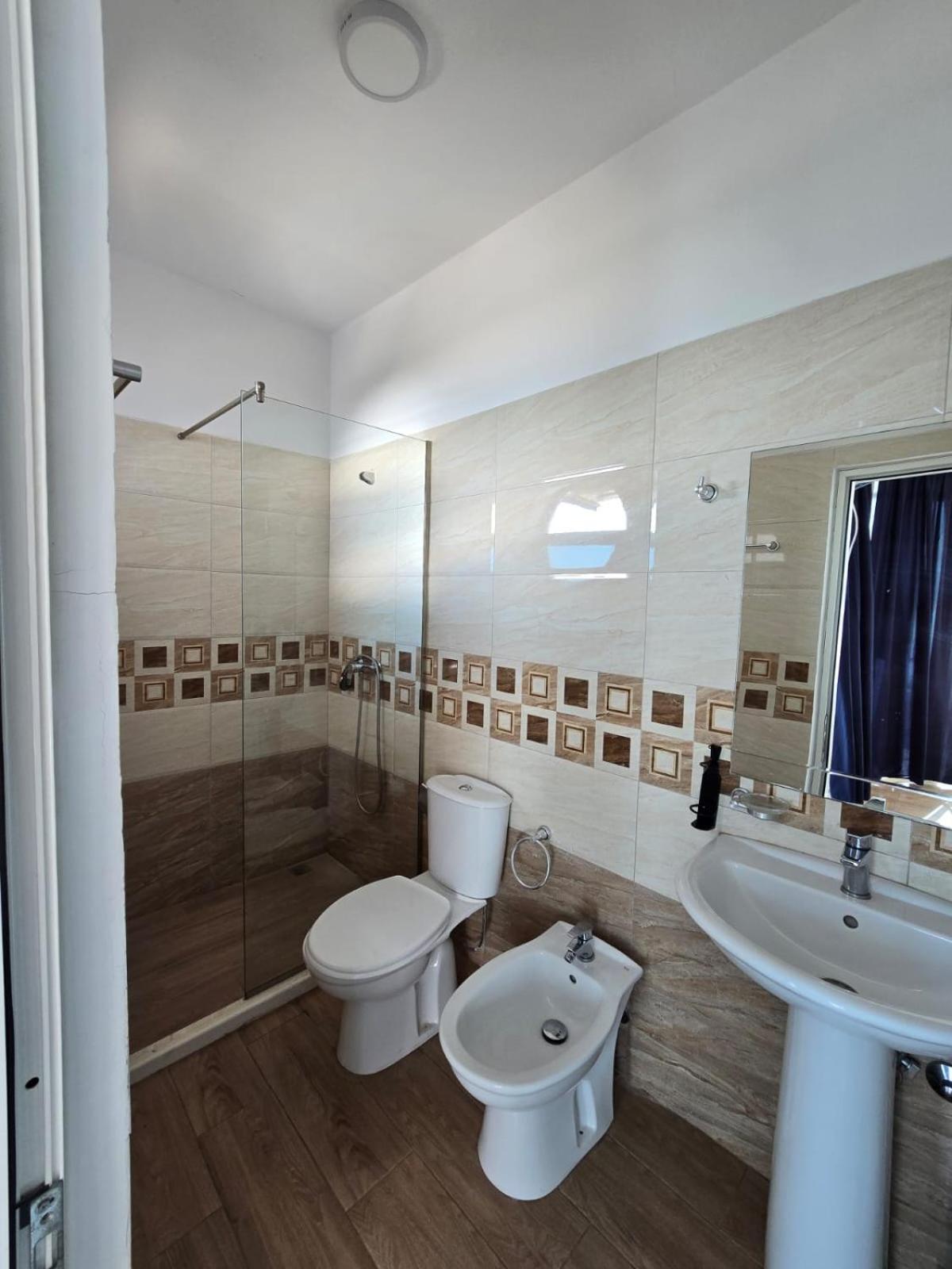Blue Amr Hotel Shkallnur Luaran gambar