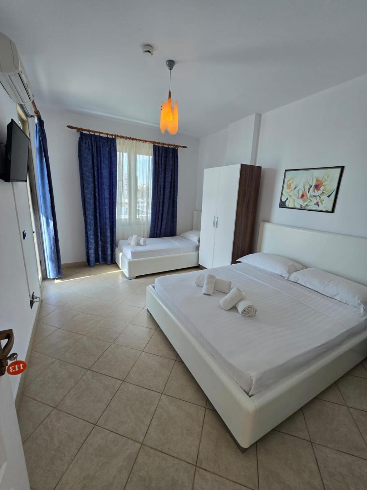 Blue Amr Hotel Shkallnur Luaran gambar