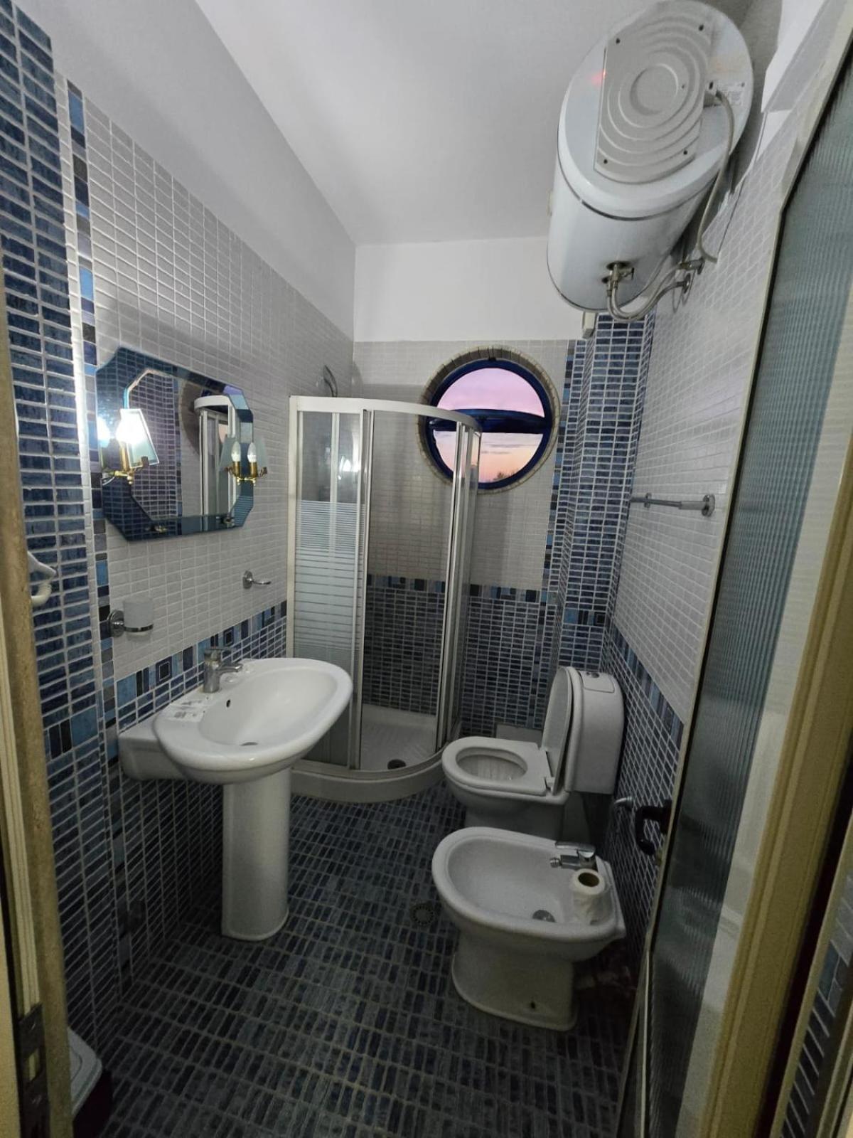 Blue Amr Hotel Shkallnur Luaran gambar